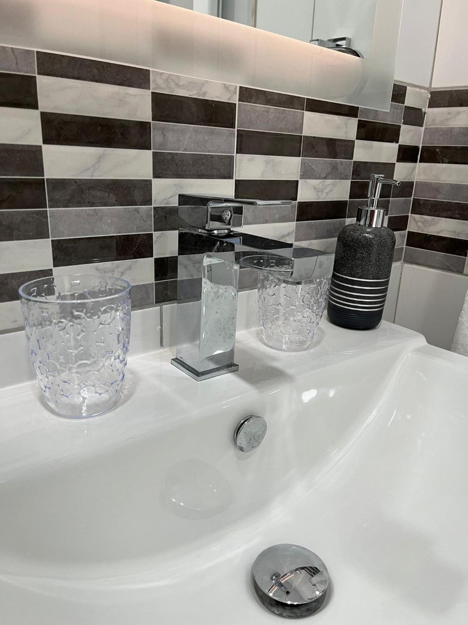 Sea Breeze, Spacious 2-Bedroom Lux Seaside Apartments 세인트폴스베이 외부 사진