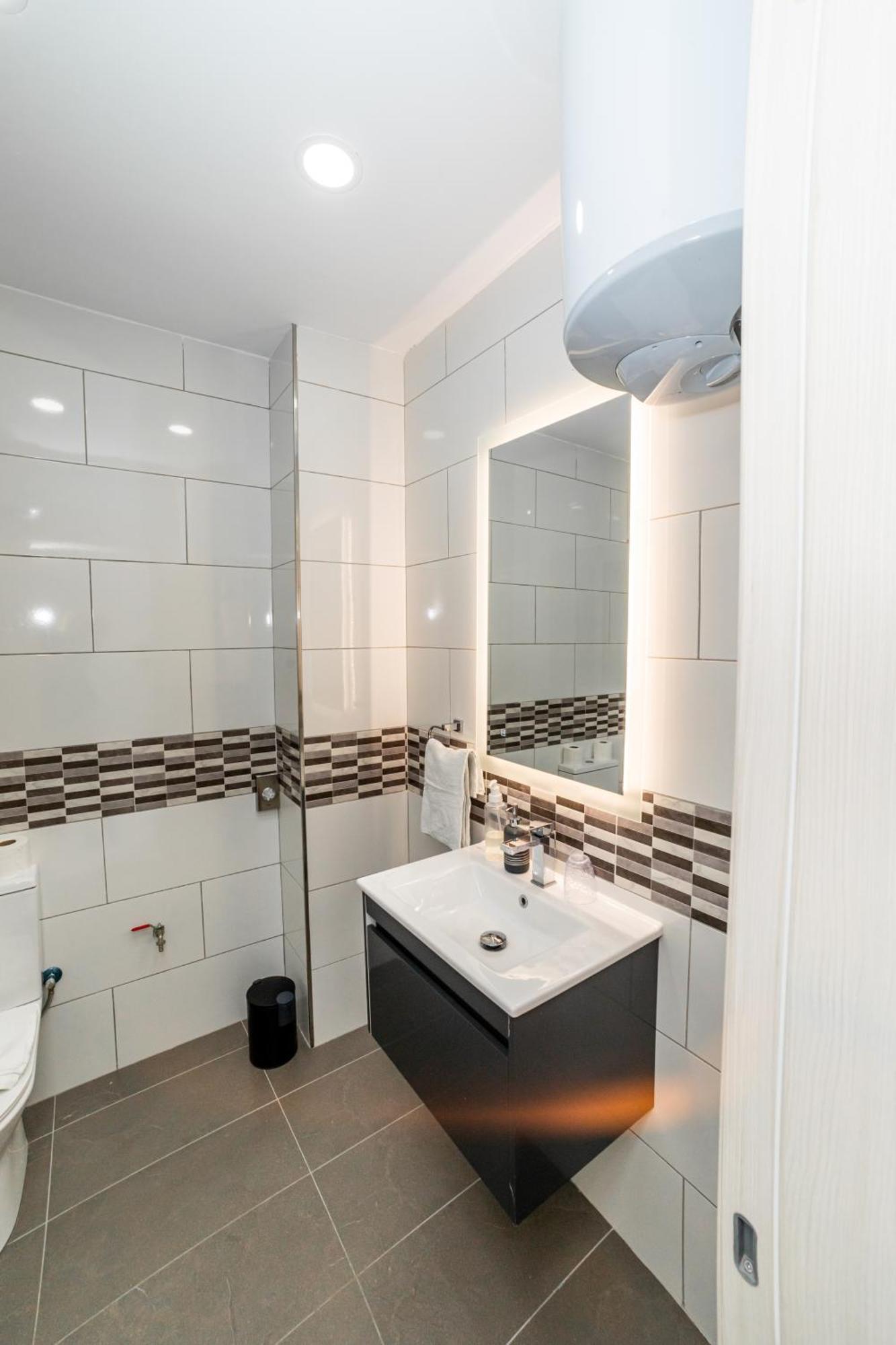 Sea Breeze, Spacious 2-Bedroom Lux Seaside Apartments 세인트폴스베이 외부 사진