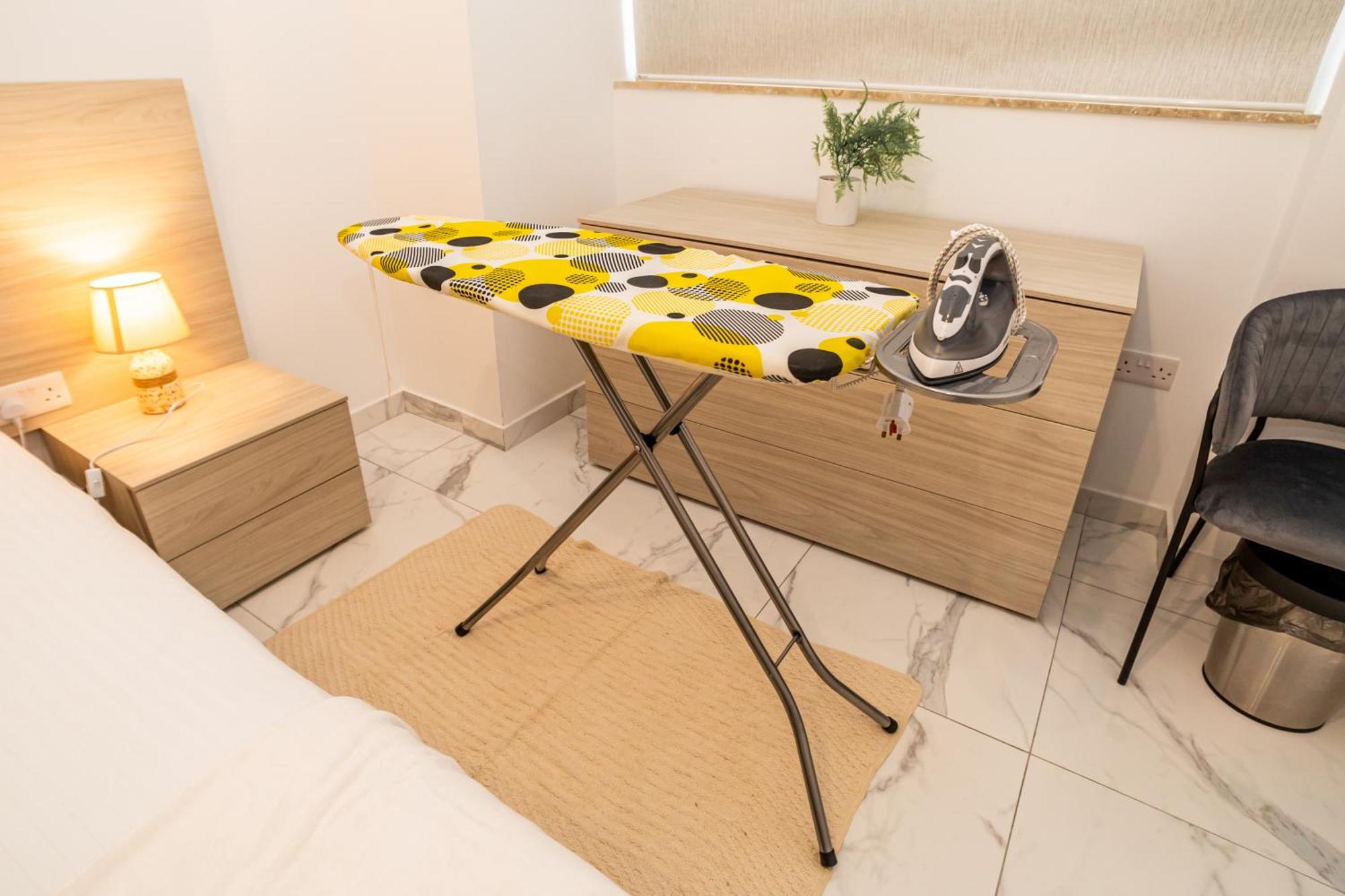 Sea Breeze, Spacious 2-Bedroom Lux Seaside Apartments 세인트폴스베이 외부 사진