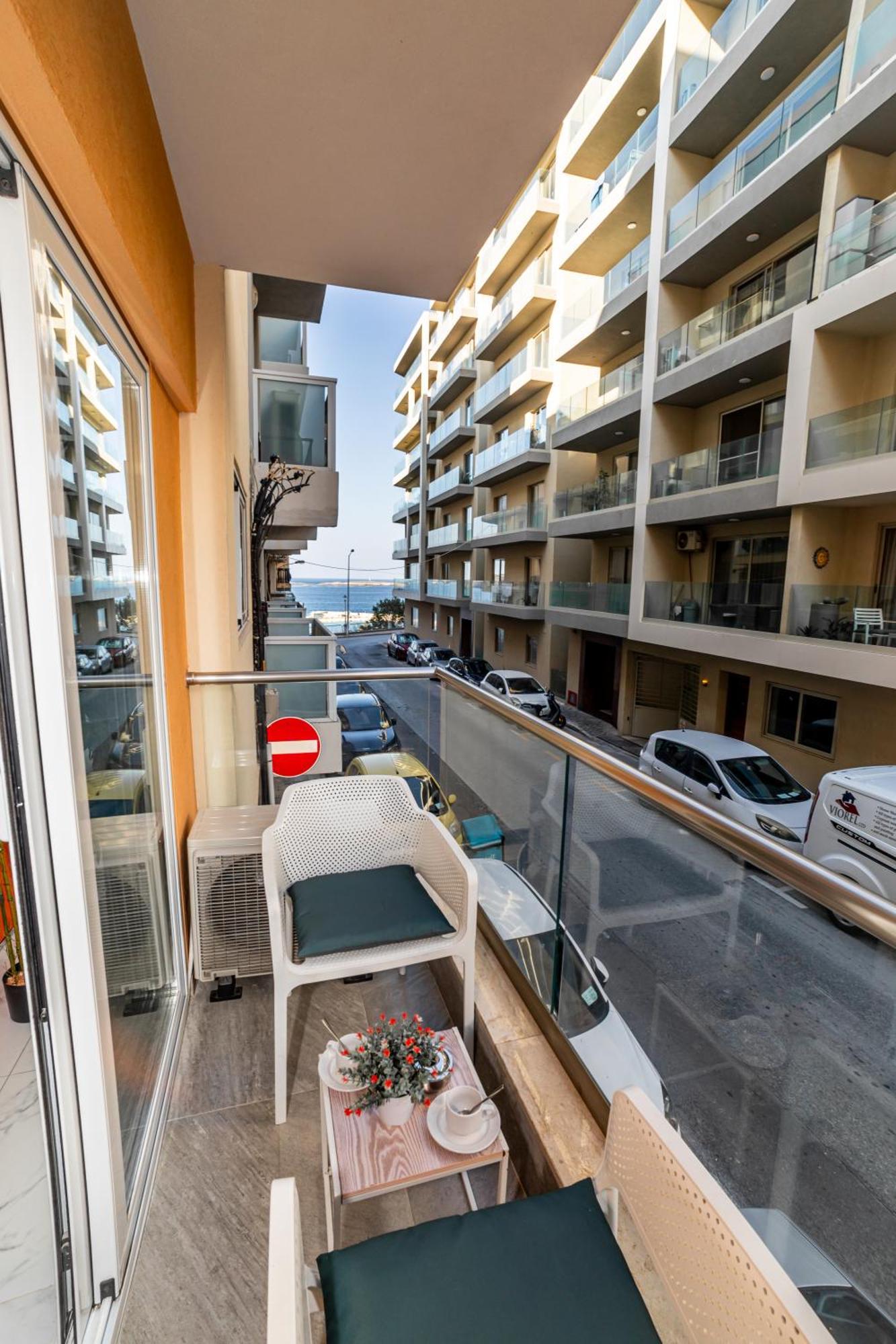 Sea Breeze, Spacious 2-Bedroom Lux Seaside Apartments 세인트폴스베이 외부 사진