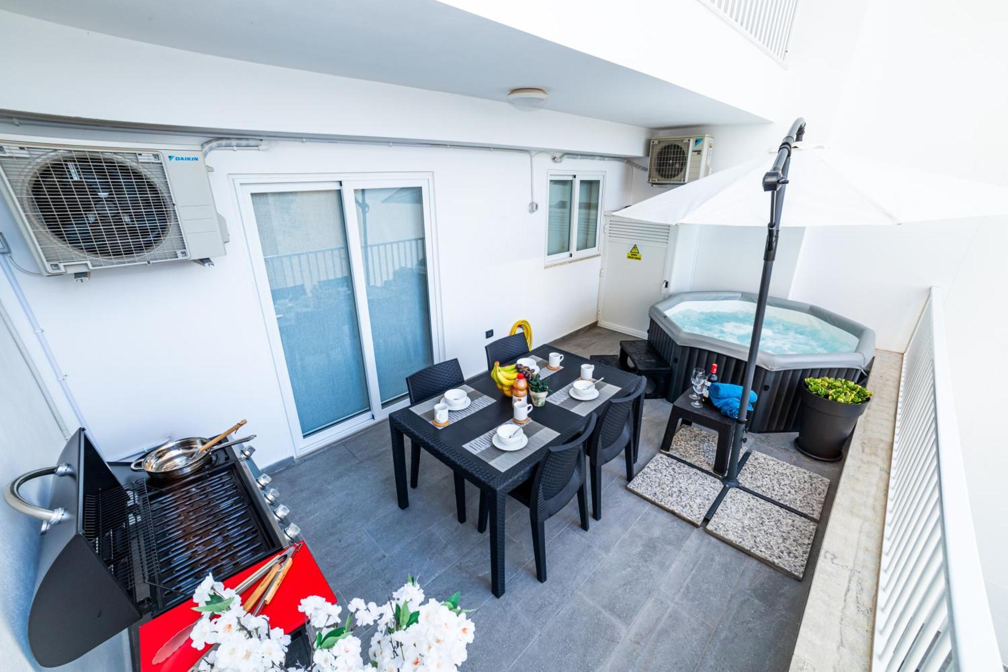 Sea Breeze, Spacious 2-Bedroom Lux Seaside Apartments 세인트폴스베이 외부 사진